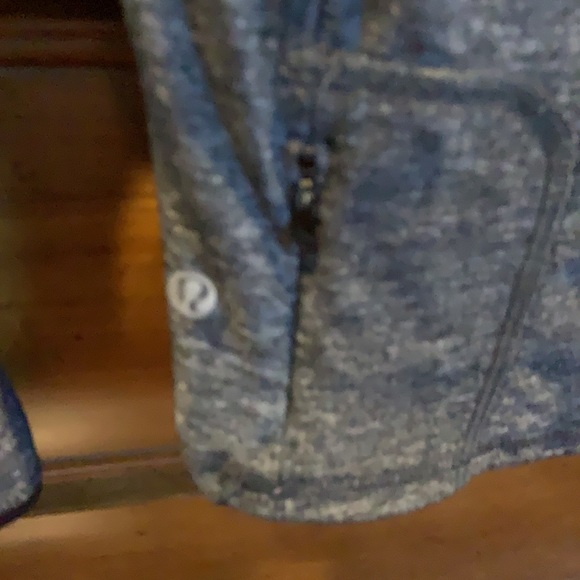 EUC Lululemon Top - Picture 3 of 4